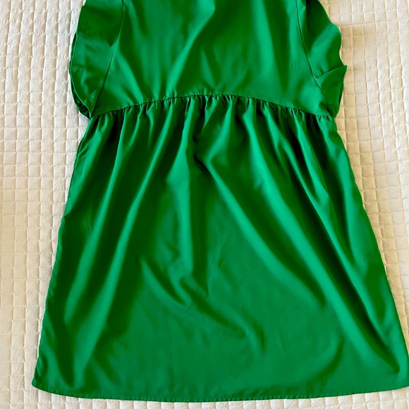 Green dress/ silky material / side pockets - Picture 4 of 4